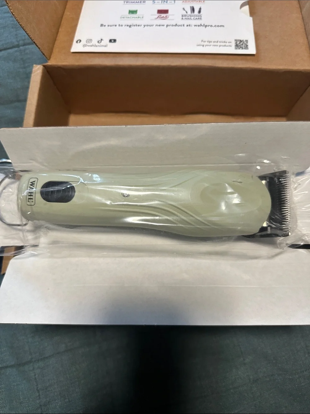 Wahl Professionnel Clipper in Light Sage Green and Silver